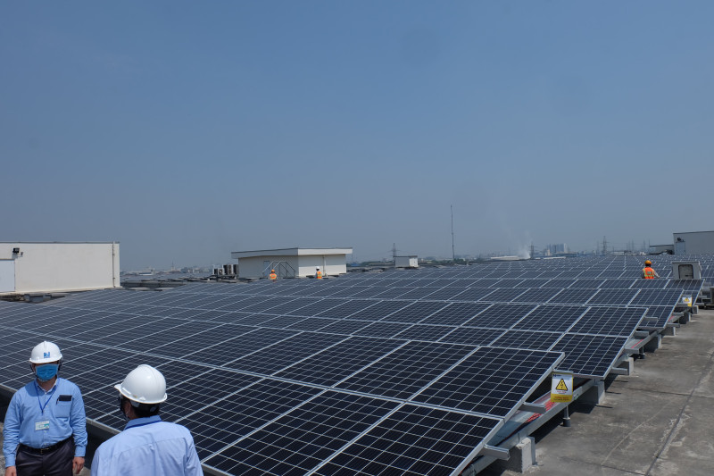 工場の屋根太陽光発電システム